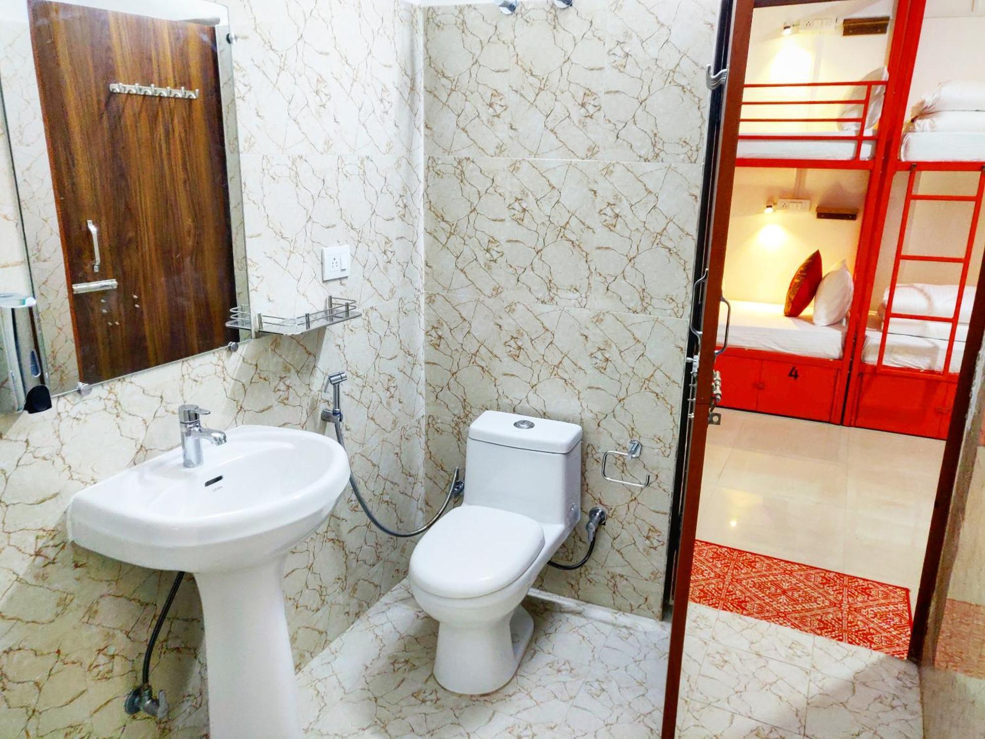 Live Free Hostel Варанаси Екстериор снимка